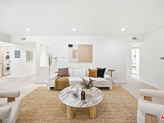4th image of 516 San Vicente Blvd Unit 206