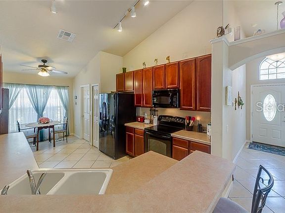 4th image of 171 Thornbury Dr