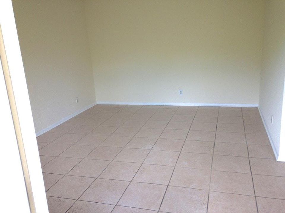 2nd image of 850 SW 9th Ct APT C