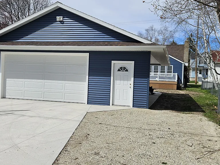 809 Quincy St — Photo 11