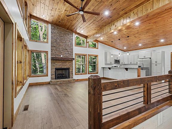 3rd image of 48 Woodleaf Rd