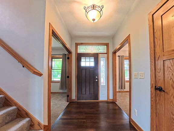 4th image of 11956 Castle Rock Ct N