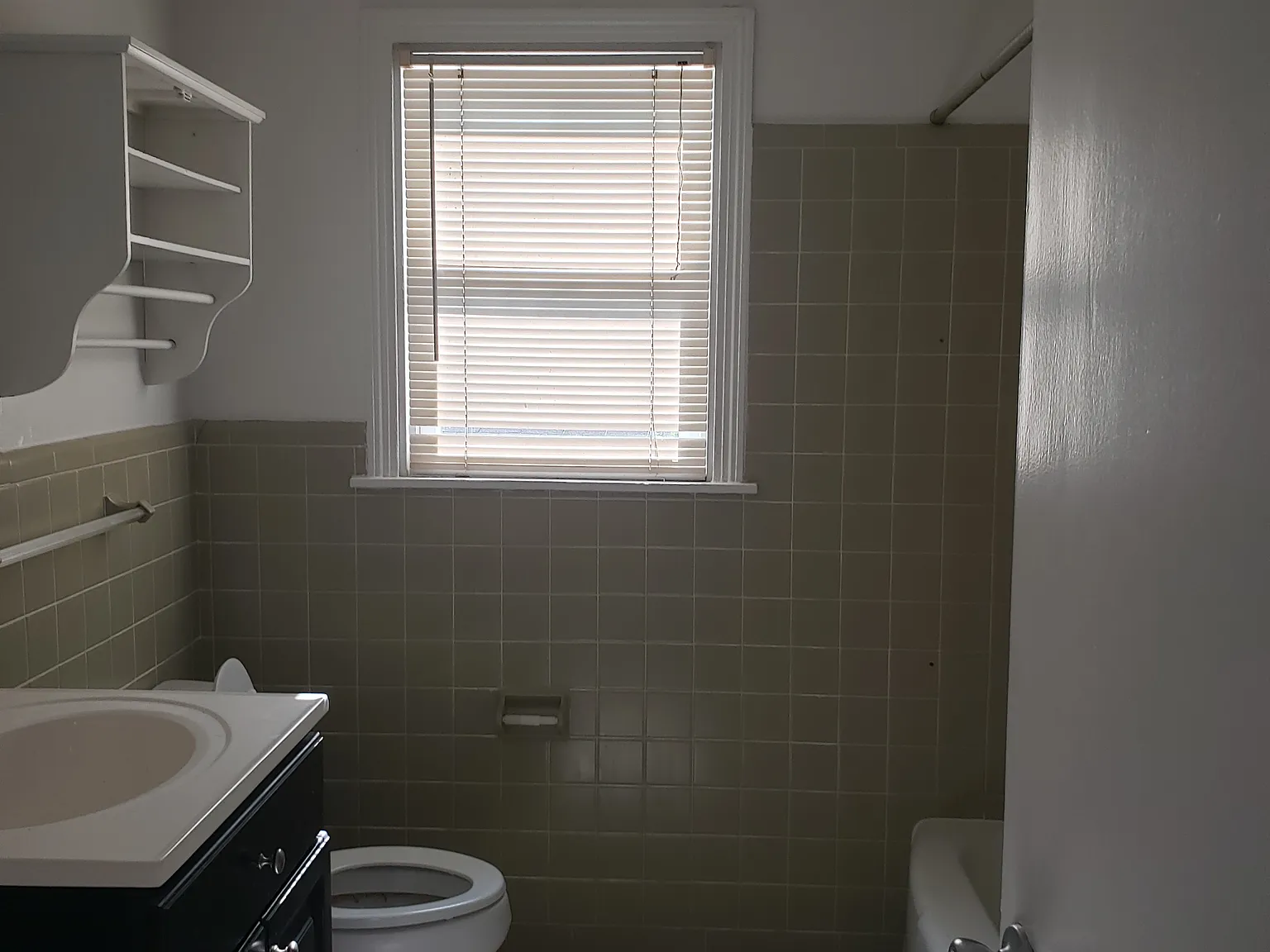 3 bed, 1884 sqft, $1,800 — Photo 2