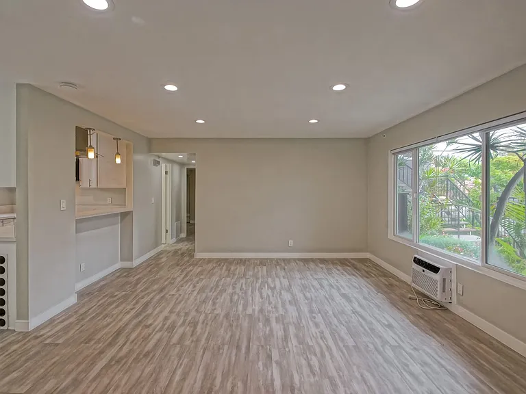 1923 Vanderbilt Ln — Photo 13
