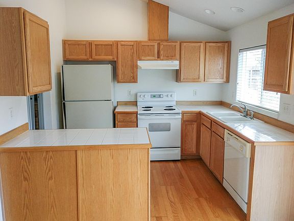 4th image of 2588 Hoodoo Dr NW
