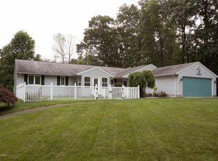 17228 Woodside Ln, Three Rivers, MI 49093