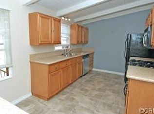 221 11th Pl, Manhattan Beach, CA 90266