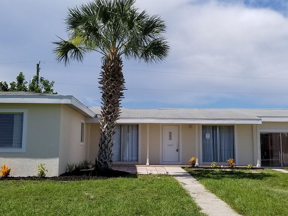 1st image of 21492 Edgewater Dr