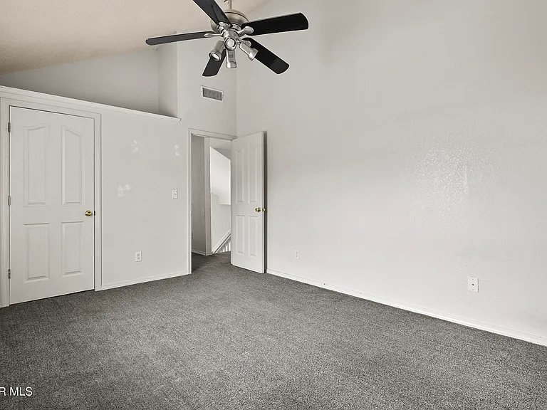 7481 Umbria Dr — Photo 15