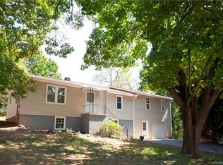 10 Woodberry Ln, Asheville, NC 28806