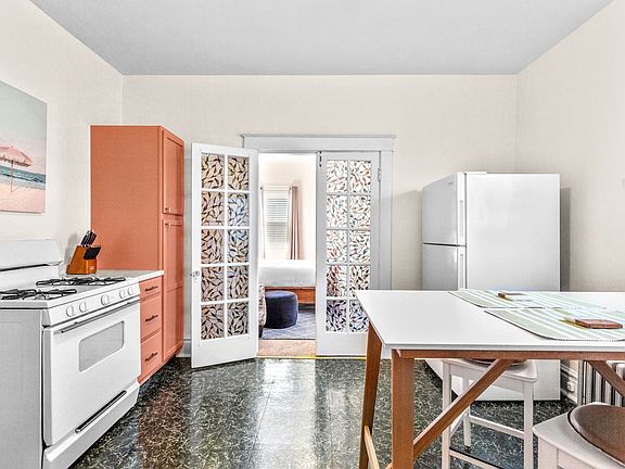 3rd image of 5207 Daggett Ave #2F