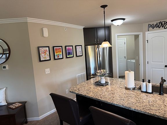 3rd image of 788 Yorkshire Dr