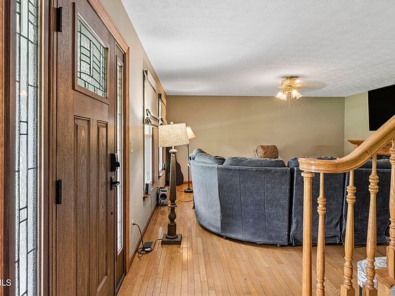3rd image of 151 Springbrook Rd