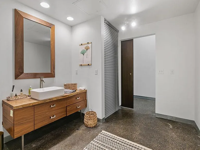 700 Washington Ave N #212 — Photo 18