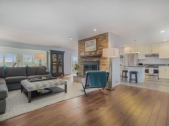 4th image of 11759 Eriksen Dr