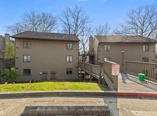 9590 S Lake Ridge Dr, Bloomington, IN 47401