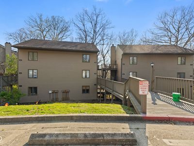 9590 S Lake Ridge Dr, Bloomington, IN, 47401
