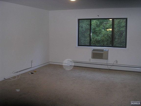 5th image of 204-218 Undercliff Ave #B