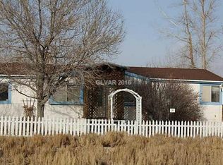 32 Cove St, Round Mountain, NV 89045