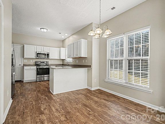 4th image of 1009 Sandy Point Dr SW