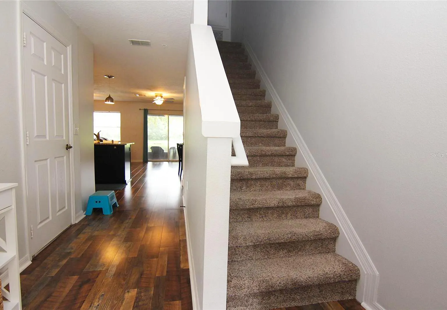 2 bed, 2.5 bath, 1275 sqft, $1,900 — Photo 2