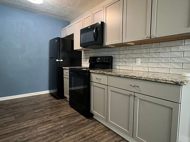6407 NW Euclid Ave — Photo 5