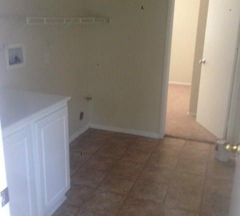 3rd image of 4885 Creekridge Ln