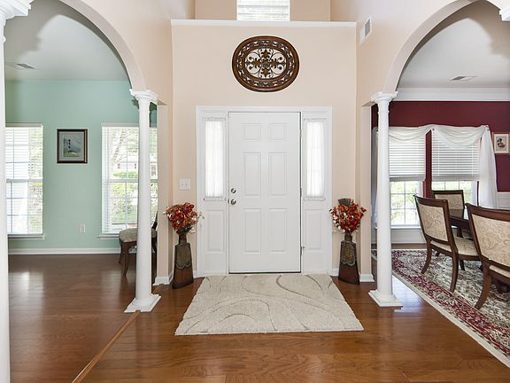 3rd image of 5266 Lenora Dr