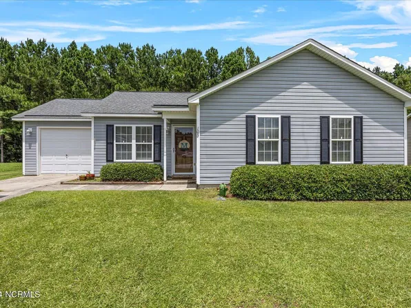 105 E Woodbine Terrace, Burgaw, NC 28425
