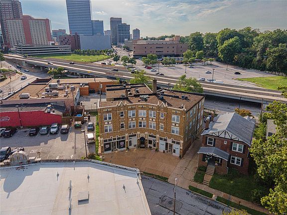 3rd image of 7351 Lindell Blvd