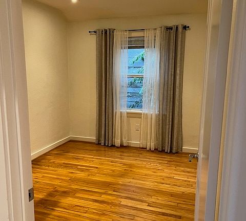 2nd image of 3627 N Borthwick Ave #10