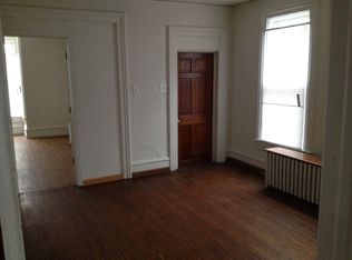 314 Ann St APT 1, Elgin, IL 60120