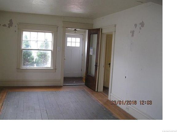5th image of 211 Charles St