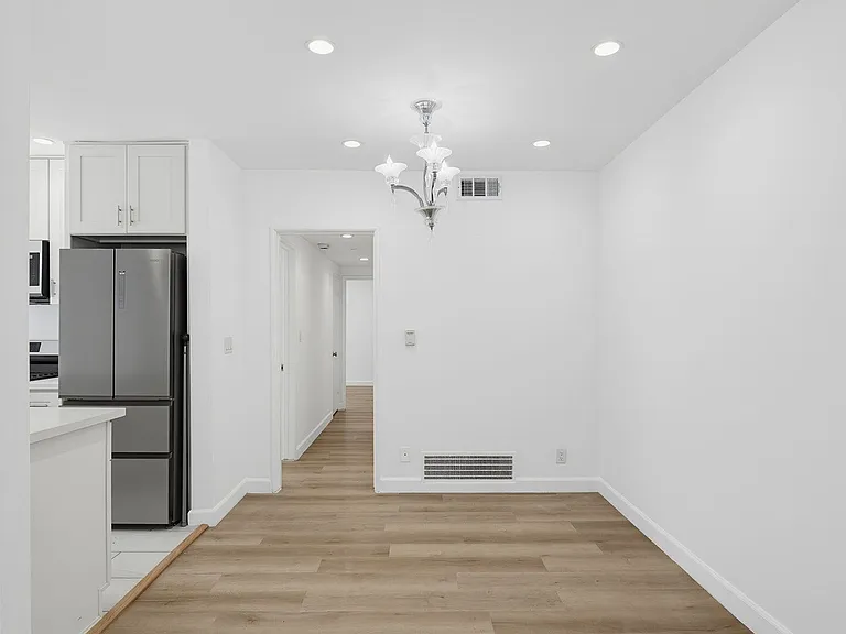 337 S Rexford Dr #8 — Photo 2