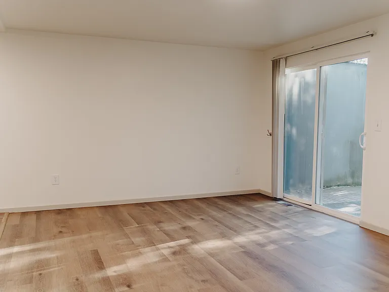 3815 Maple Ave — Photo 5