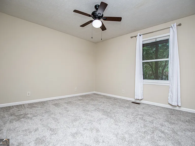 1499 Stonington Ct — Photo 32