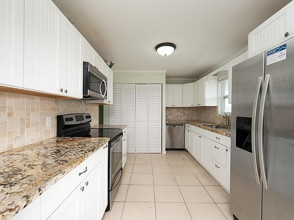 2nd image of 600 E 63rd St #600