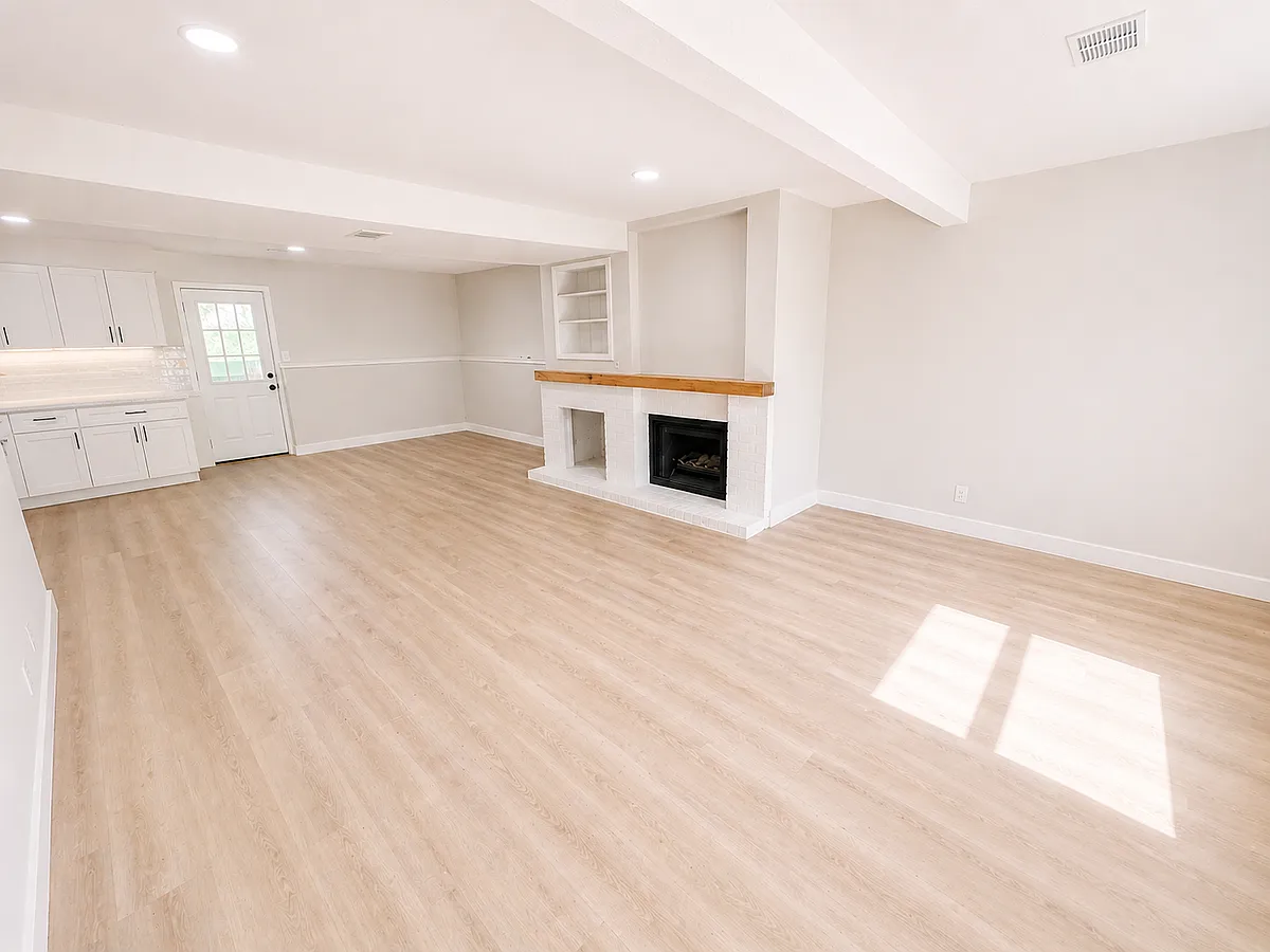 Building Photo - 1430 E Willow Dr