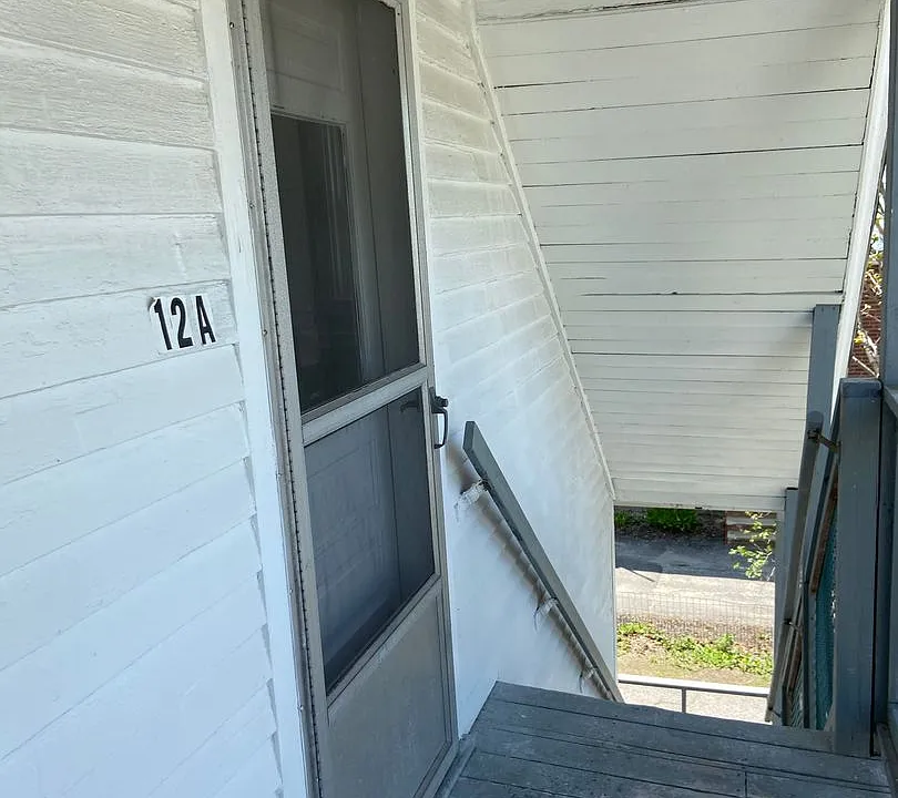 10-12 Lincoln St