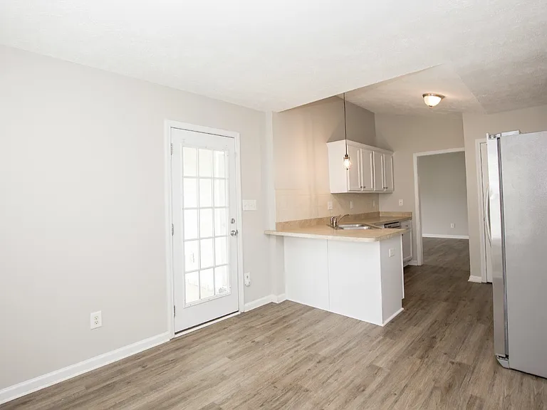 196 Lochwood Dr — Photo 20
