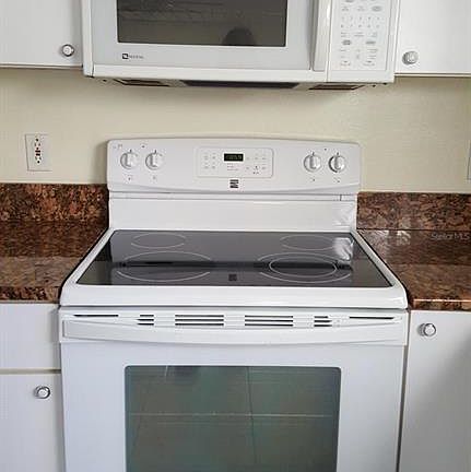 5th image of 4624 SW 108th Pl