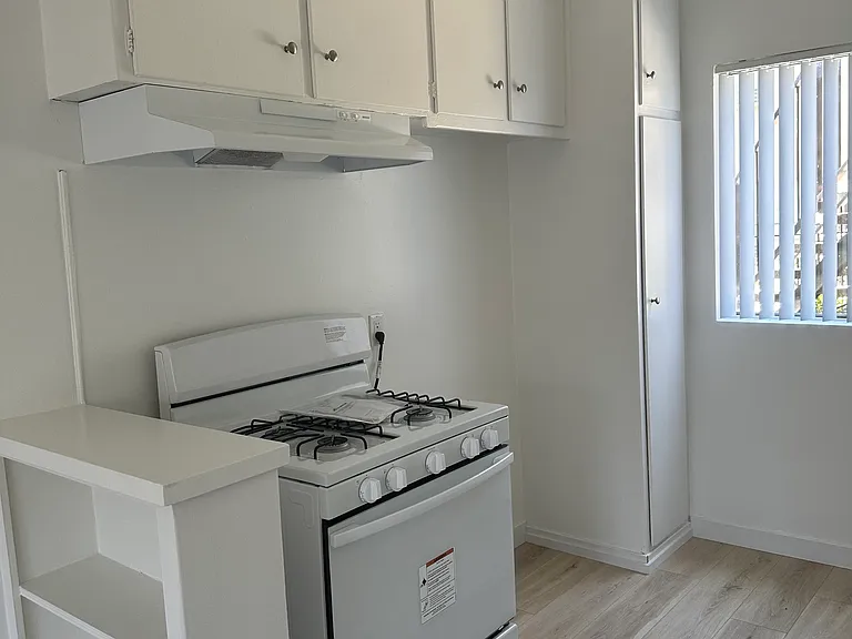 8024 Owensmouth Ave #7 — Photo 13