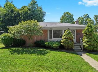 861 Squire Ln, Milford, MI 48381