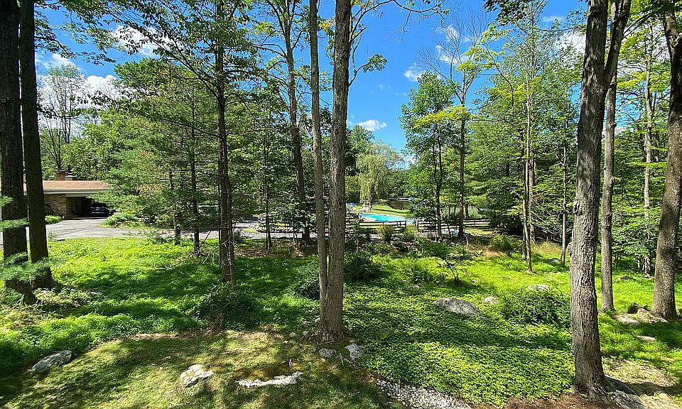 2nd image of 150 Green Rd