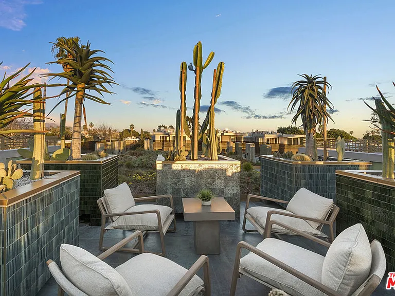 1021 N Ogden Dr #Penthouse 7 — Photo 27