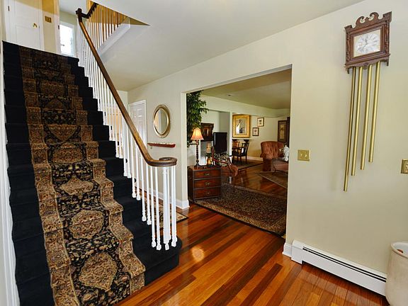 2nd image of 1300 W Magnolia Ave