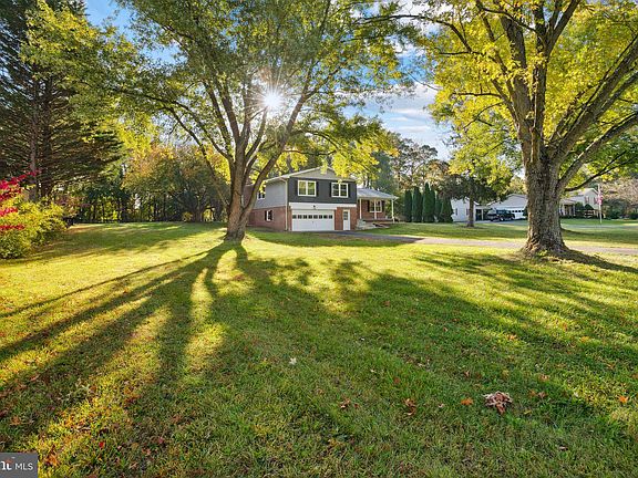 4th image of 5757 Benford Dr