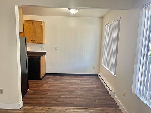 5th image of 6113 Roosevelt Way NE #A1d58f992