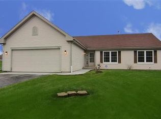 1390 Sandhurst Ln, Rockford, IL 61107