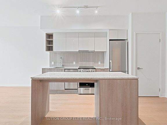 5th image of 31 Tippett Rd #106